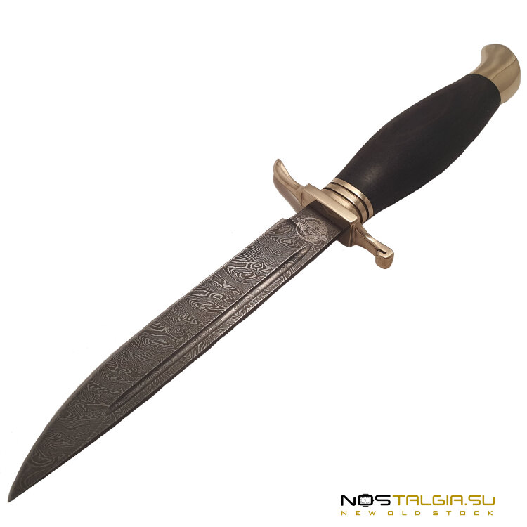 由大马士革钢制成的苏联刀。 包括皮革刀鞘