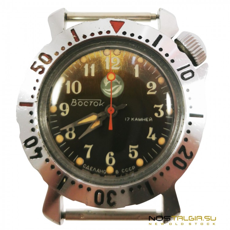 有趣的Vostok手表在罕见的情况下，防水的情况下，与存储 