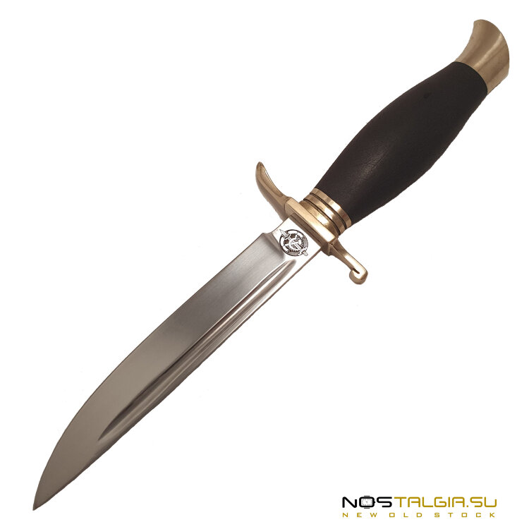 苏联刀由钢制成x12mf。 包括皮革刀鞘
