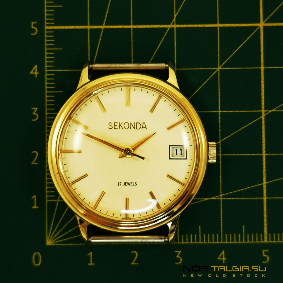 Sekonda Flight wristwatch in a nice gold-colored case with a 2614  , with storage