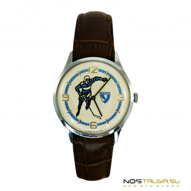 苏联的手表"Chaika"，带有曲棍球运动员和皮革表带，新的存储
