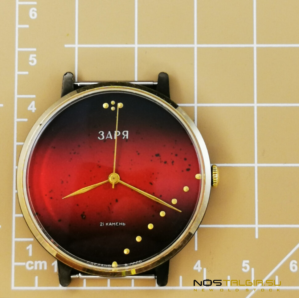 ソビエトの機械式時計ザリヤ ラージ ボルドー 価格で買う 58 3