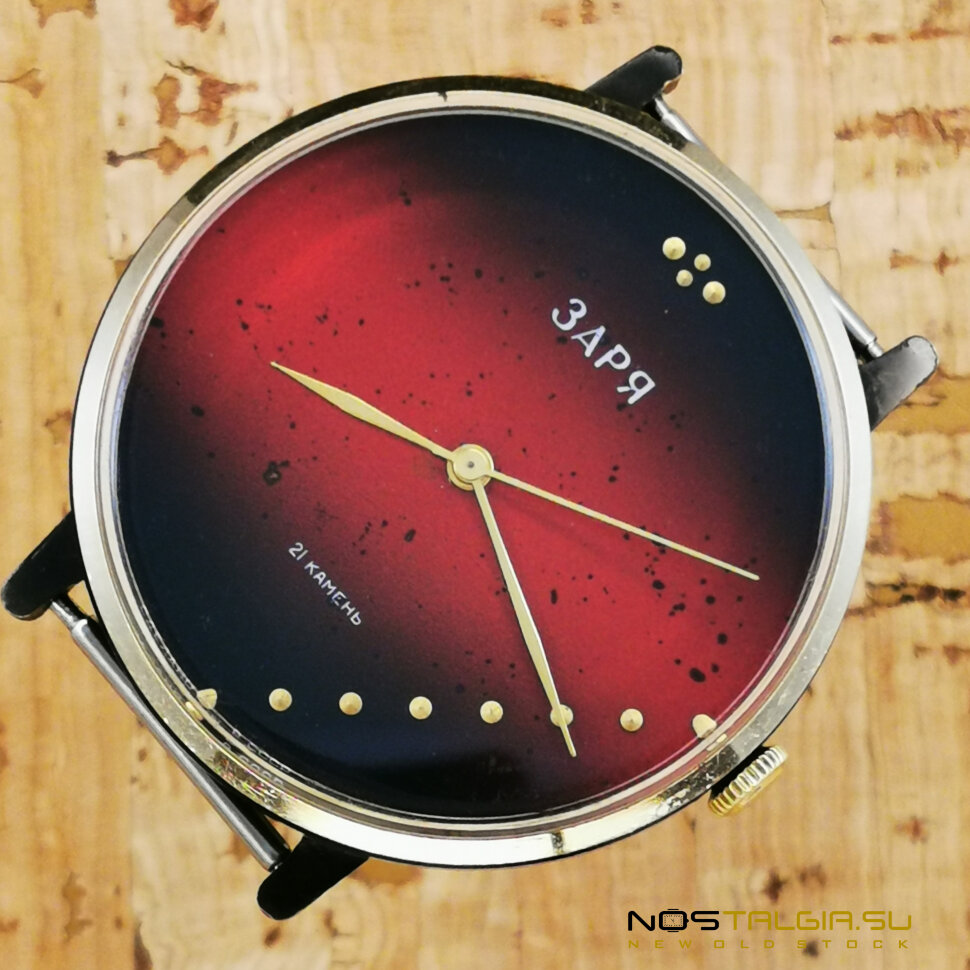 ソビエトの機械式時計ザリヤ ラージ ボルドー 価格で買う 58 3