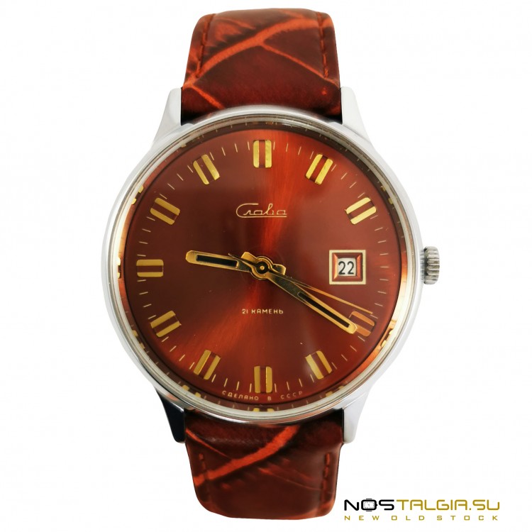 时尚机械手表"荣耀"的苏联与一个侧面日历，新的存储 