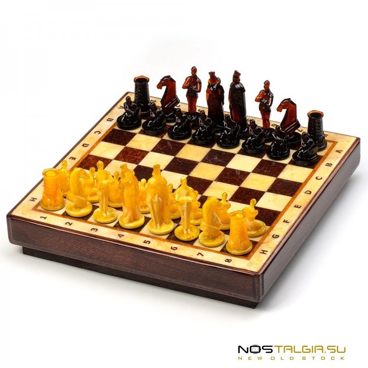 Уникальный шахматный набор из лечебного балтийского янтаря полностью ручной работы 