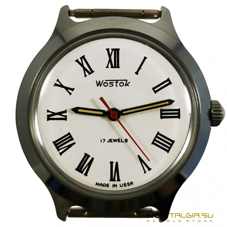 苏联的机械手表"东方号"，带有罗马数字，防尘外壳，外部状况良好 