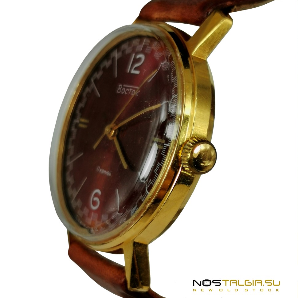 Часы Восток 2209 времен СССР с бордовым циферблатом