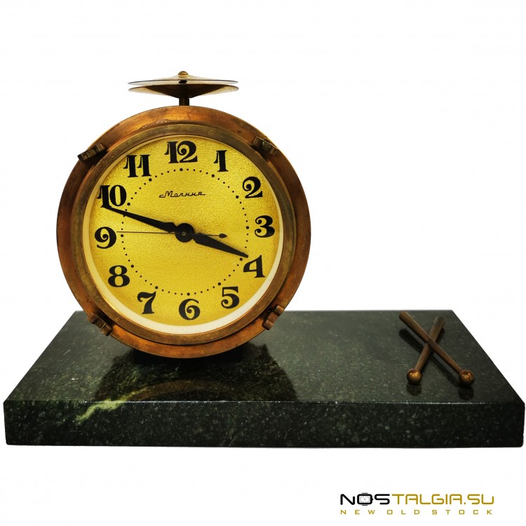 Настольные часы "Молния"- Барабан СССР, с подставкой выполненной из мрамора, с хранения
