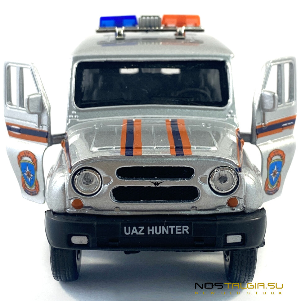 ロシアのおもちゃ車 Uazハンター Emercom Autogrand スケール1 36 保管からの新品