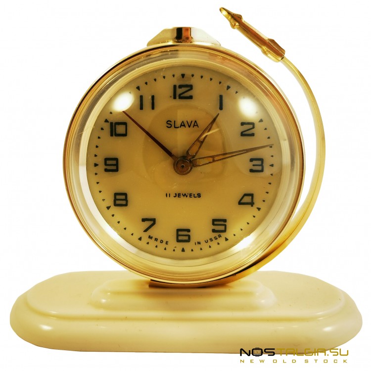 Настольный будильник "Слава" - "Глобус" СССР, в корпусе золотого цвета, очень хорошее состояние, с хранения